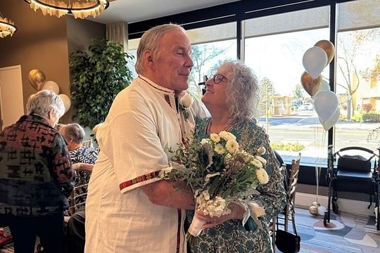 Đám cưới lần hai của người chồng quên mất vợ