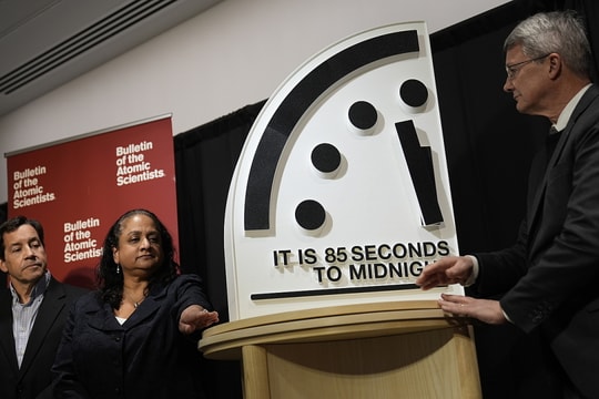 Đồng hồ tận thế tiến sát mốc nửa đêm nhất lịch sử