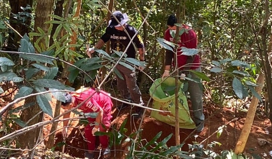 Người đàn ông "đã chết" bất ngờ trở về nhà khiến cả gia đình sốc nặng