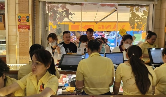 Giá vàng, bạc "nóng bỏng tay"