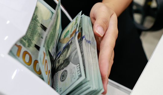 Giá USD tại Việt Nam bất ngờ giảm mạnh