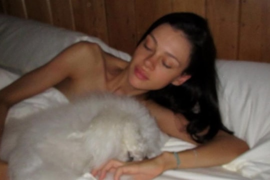 Brooklyn gây xôn xao khi đăng ảnh vợ bán khỏa thân