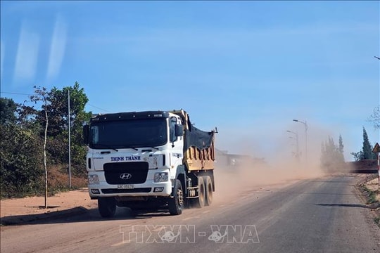 Khai thác, vận chuyển đất san lấp tại Lâm Đồng gây ô nhiễm môi trường