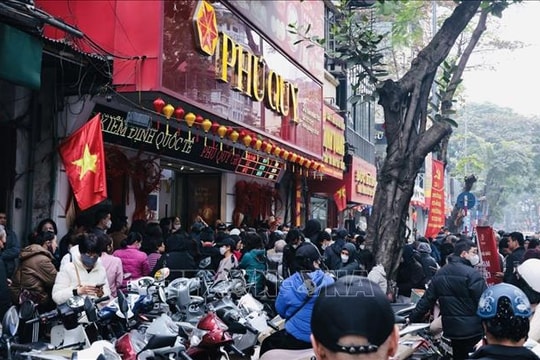 Cận Tết, cẩn trọng khi giá vàng biến động mạnh