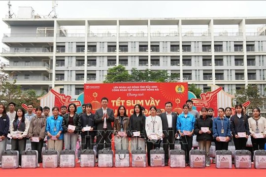 Bắc Ninh: Thăm, tặng quà công nhân có hoàn cảnh khó khăn