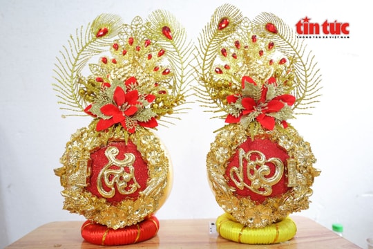 Dừa dát vàng 24K tạo hình ‘Song Long Tài Lộc’ hút hàng dịp Tết Bính Ngọ