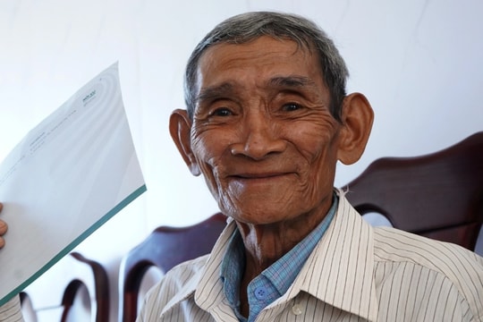 "Được tặng 1 triệu đồng sắm Tết, người dân mừng lắm!"