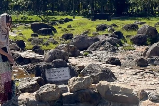 Dòng suối đặc biệt có thể luộc chín trứng khiến khách Việt thích thú