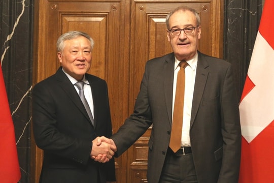 Việt Nam muốn hợp tác với Thụy Sĩ phát triển trung tâm tài chính