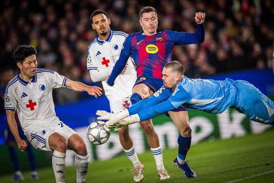 Lewandowski bắt kịp một kỷ lục của Messi