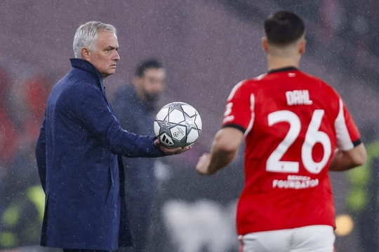 Mourinho khiến Real mất vé vào thẳng vòng 1/8