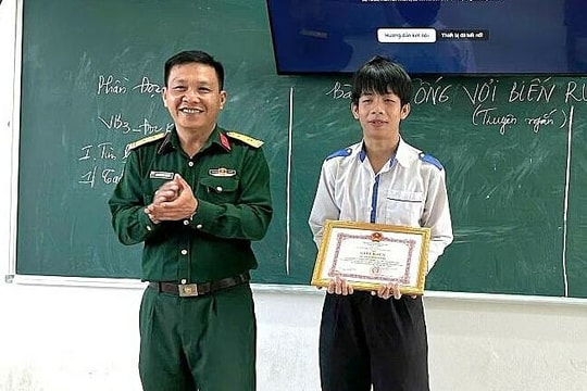 Khen thưởng nam sinh hỗ trợ phi công sau vụ rơi máy bay ở Đăk Lăk