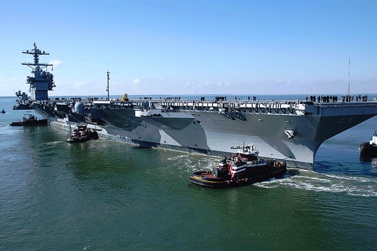 Siêu tàu sân bay Kennedy lần đầu ra biển