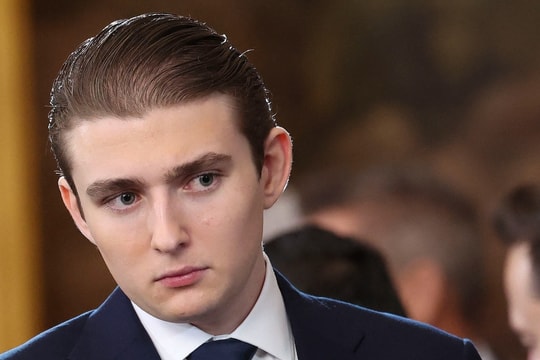 Kẻ hành hung bạn gái thừa nhận ghen tuông với Barron Trump