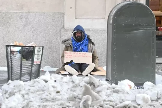 Người vô gia cư New York 'thà chịu rét còn hơn vào khu tạm trú'