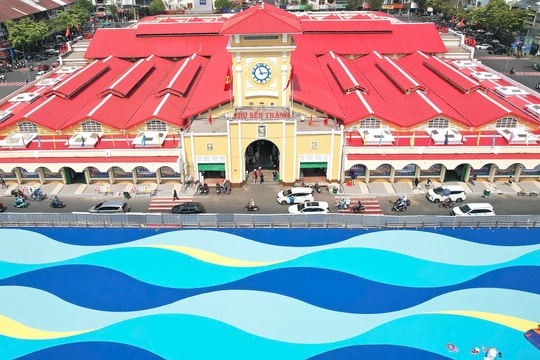 Tạo hình sóng nước trước chợ Bến Thành để 'kết nối lịch sử đô thị'