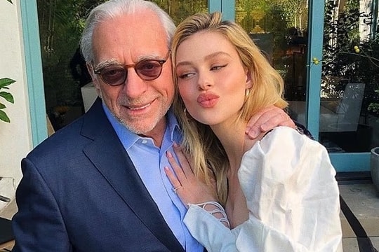Nicola Peltz 'được cha trợ cấp 1 triệu USD mỗi tháng'