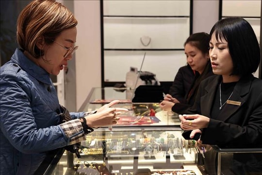 Chiều 30/1, giá vàng trong nước giảm tiếp 3,5 triệu đồng/lượng