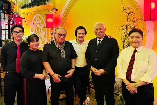 Chủ tịch Hội đồng châu Âu ăn bún riêu, chả cá tại Hà Nội