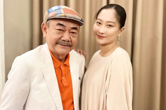 Nghệ sĩ Việt Anh sánh đôi vợ 9x ở sự kiện