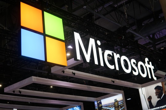 Giá trị Microsoft mất hơn 350 tỷ USD một phiên