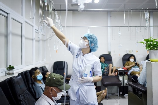 Hàng trăm bệnh nhân ung thư dùng thuốc nghìn USD miễn phí
