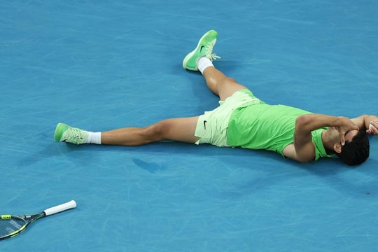 Alcaraz lần đầu vào chung kết Australia Mở rộng 2026