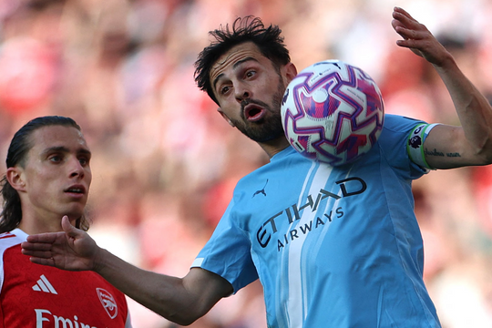 Silva: 'Arsenal tự trao hy vọng vô địch cho Man City'