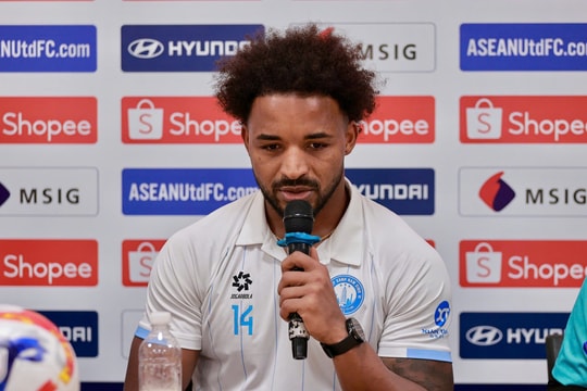 Tiền đạo Xuân Son: 'Tôi phải cải thiện cả khâu phòng ngự'