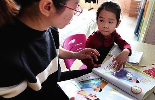 Tôi hối hận ngay khi cho con học Tiếng Anh từ ba tuổi