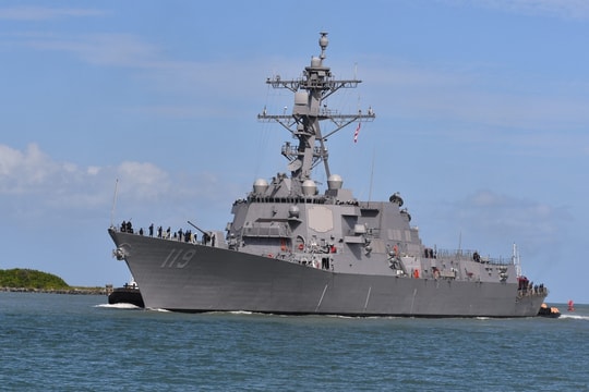 Tàu khu trục tên lửa Mỹ cập cảng Israel
