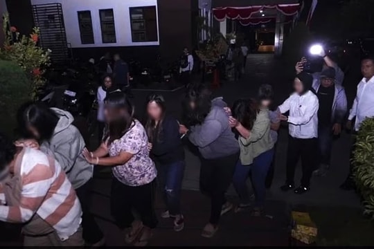 Nạn buôn bán trẻ sơ sinh ở Indonesia