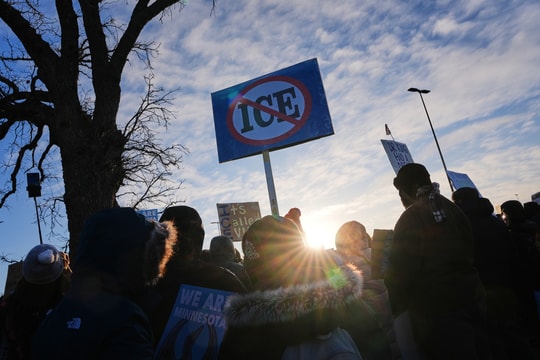 Mỹ đối mặt hàng trăm cuộc biểu tình chống ICE trên toàn quốc