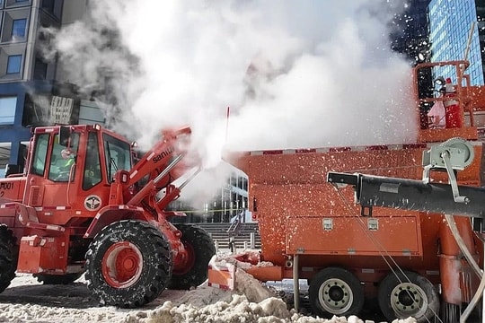 New York huy động máy đun khổng lồ nấu chảy tuyết trên đường phố