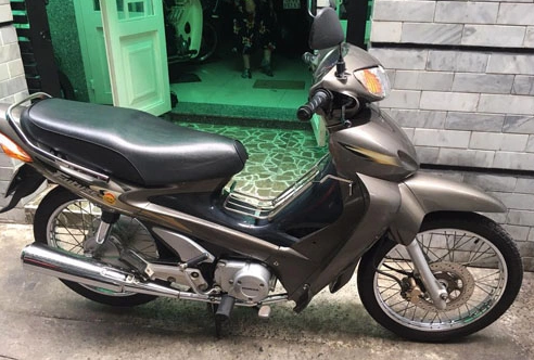 Xe máy Future 30 tuổi vượt qua kiểm định khí thải nhờ thay nhớt