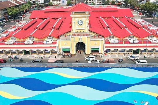 'Họa tiết sóng nước biến chợ Bến Thành giống bể bơi'