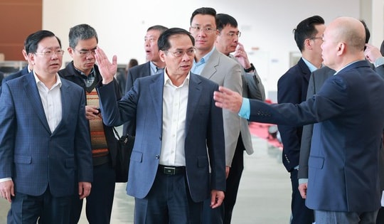 Phó Thủ tướng kiểm tra tiến độ Hội chợ Mùa Xuân 2026