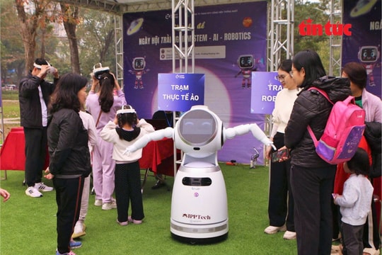 Trẻ em hào hứng trải nghiệm công nghệ tại Công viên Thống Nhất