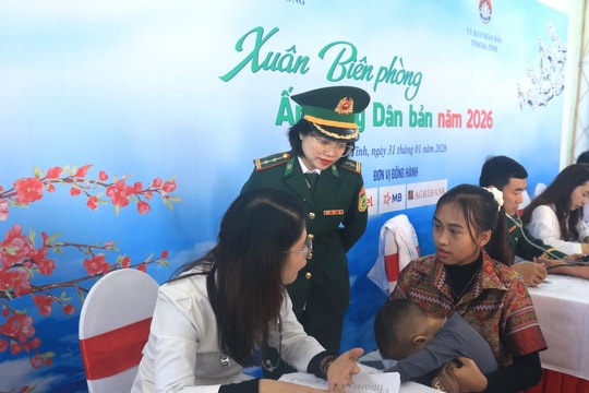 Xuân Biên phòng ấm lòng dân bản xã Hương Xuân