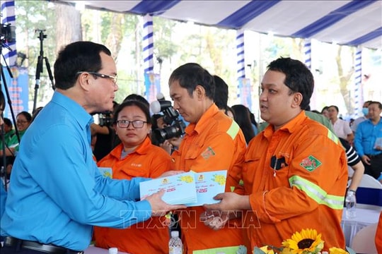 Trên 30.000 công nhân tham gia 'Tết sum vầy' và 'Chợ Tết Công đoàn'