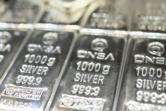 Giá bạc giảm xuống dưới 80 USD/ounce sau thông báo đề cử cho vị trí lãnh đạo Fed