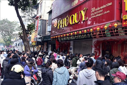 Giá vàng lao dốc sau khi lập đỉnh: Rủi ro gia tăng với đầu tư ngắn hạn