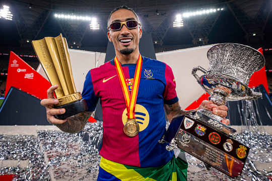 Raphinha: 'Tôi xứng đáng giành Quả Bóng Vàng hơn Dembele'