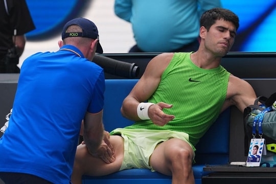 Vì sao Zverez phẫn nộ với cơn chuột rút của Alcaraz?