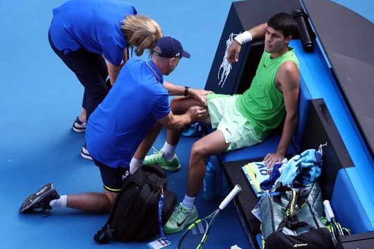 Alcaraz: 'Tôi xin chăm sóc y tế vì không nghĩ bị chuột rút'