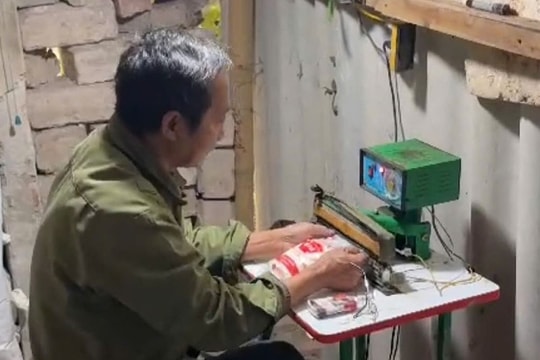 Người đàn ông làm giả hơn một tấn mì chính