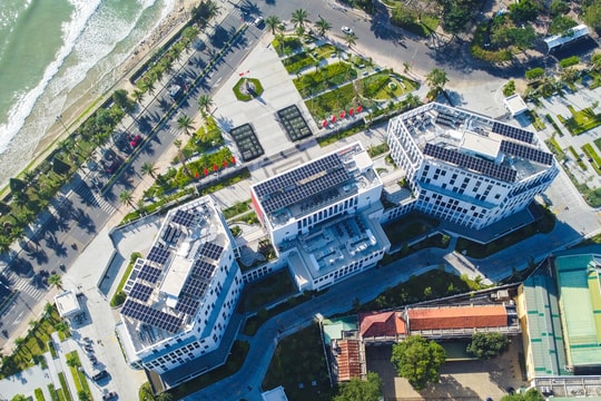 Trụ sở hành chính tỉnh hình 'cánh chim hòa bình' ở Nha Trang