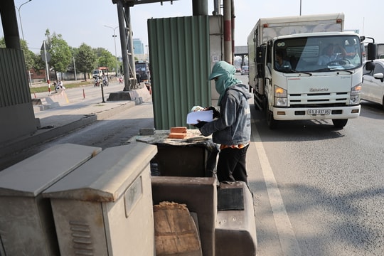 Trạm thu phí cầu cửa ngõ vào TP HCM bỏ không hơn 5 năm