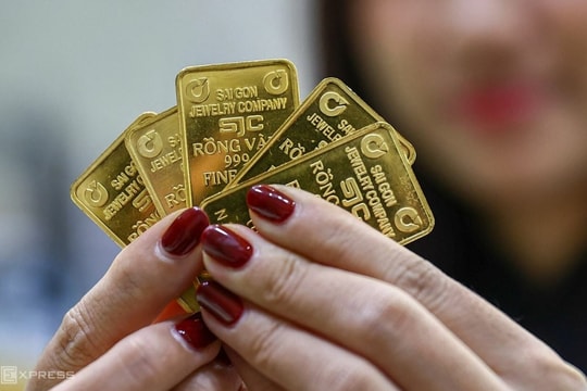 Tôi 'cố thủ' 5 lượng vàng khi giá giảm 20 triệu đồng một lượng
