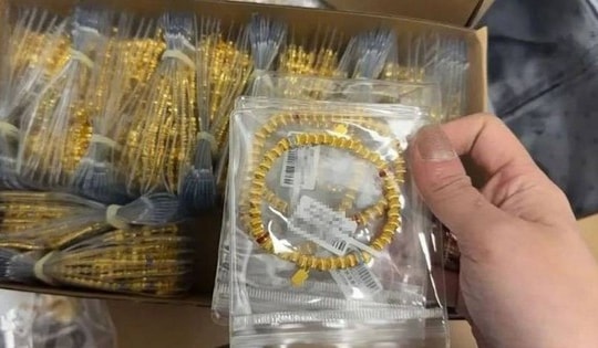 Phát hiện chiếc vali màu đen chứa 12kg vàng trị giá 74 tỷ đồng